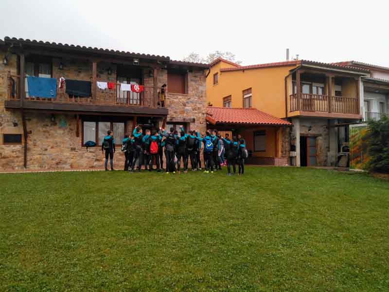 Albergue Juvenil Hostel La Brena